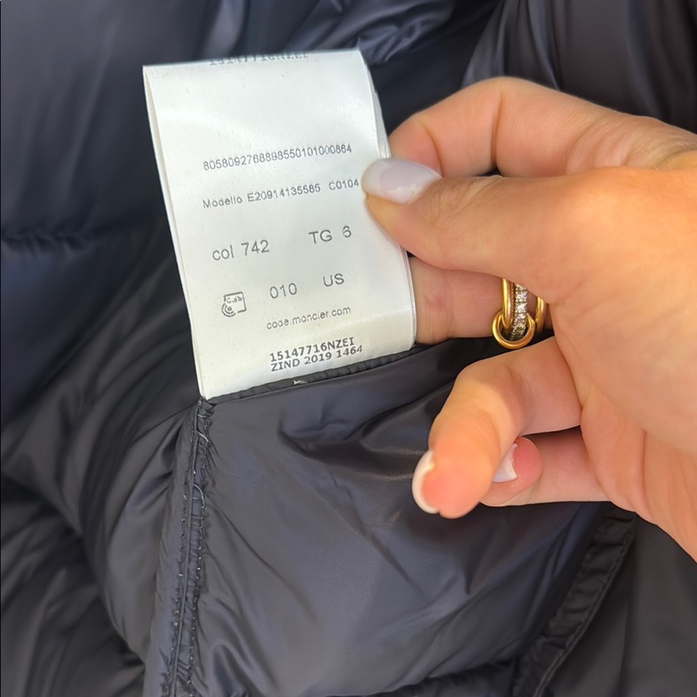 Moncler Puffer Jacket - Picture 4 of 7